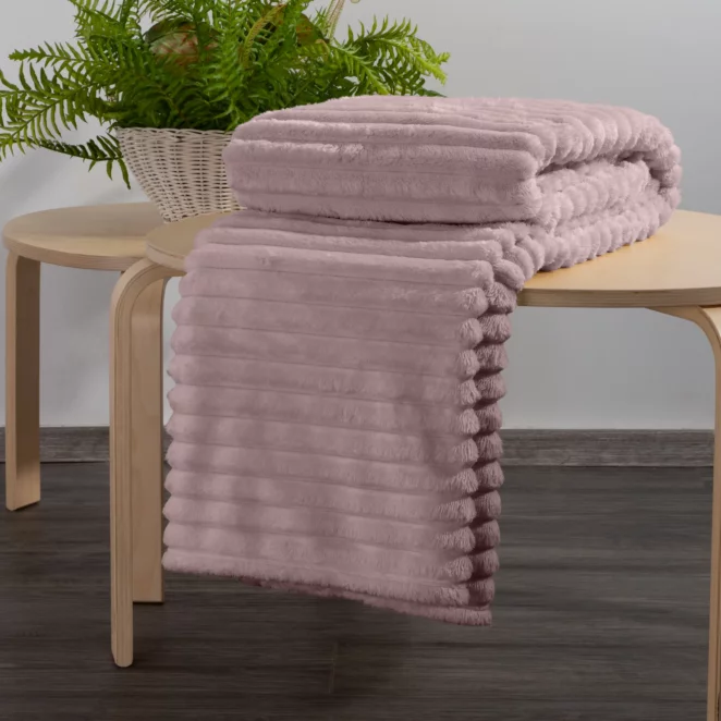Koc flano 170x210 cm pudrowo różowy zdobiony wytłaczanym wzorem z efektem 3D SOFT Design 91