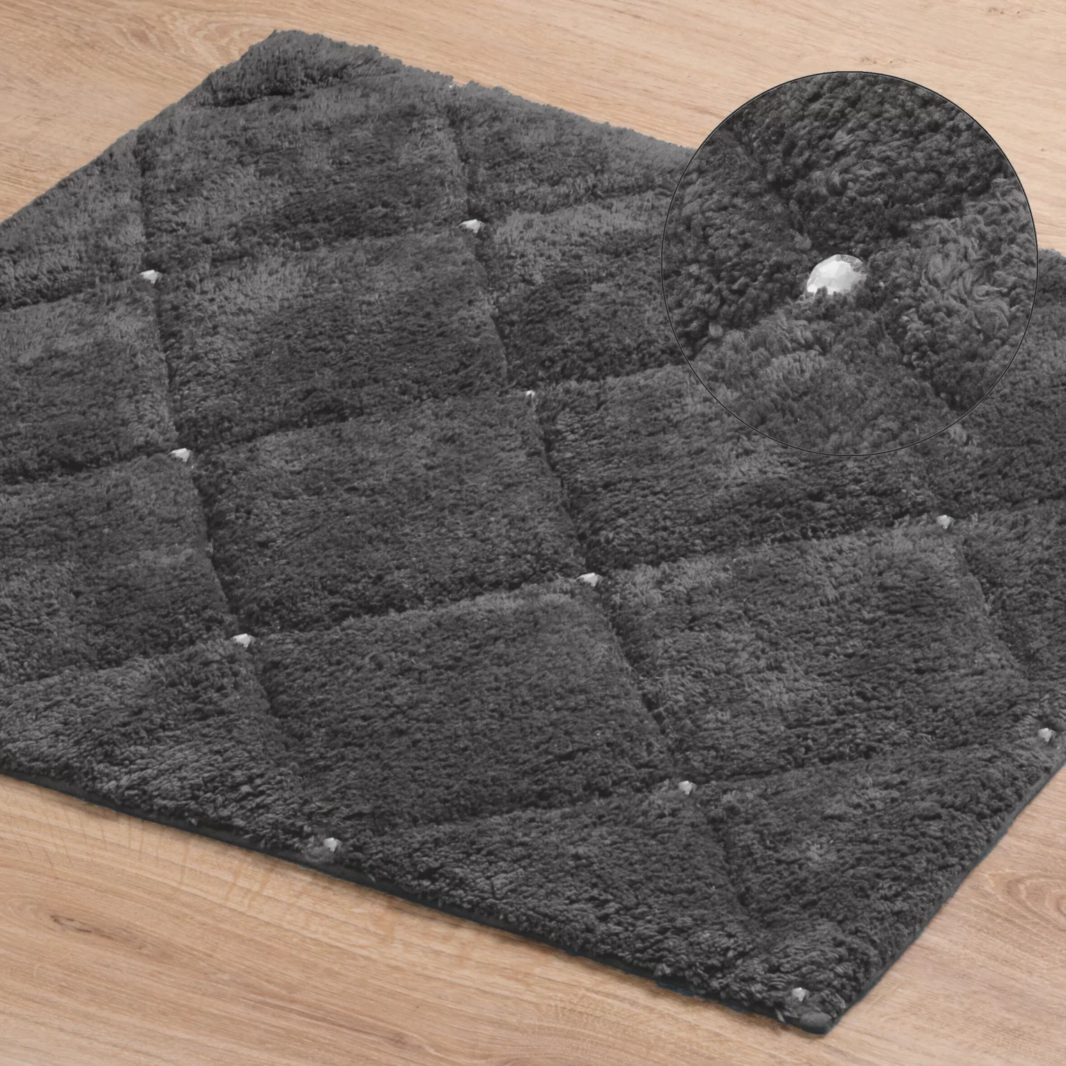 Dywanik bawełniany zdobiony geometrycznym wzorem z kryształkami 50x70 cm CHIC