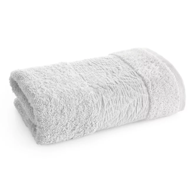 Ręcznik kąpielowy z bawełny 50x90 cm kolor srebrny z wytłaczanym roślinnym motywem ALBA