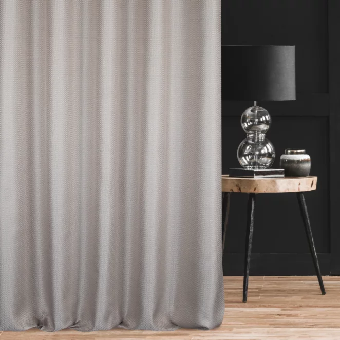 Zasłona szyta na taśmie 5 cm beżowa z tkaniny w geometryczny wzór Pierre Cardin