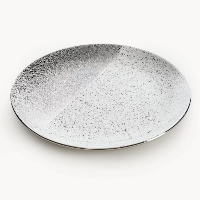 Patera ceramiczna dekoracyjna biało-srebrna zdobiona imitacją granitu średnica 31x4 cm MILO