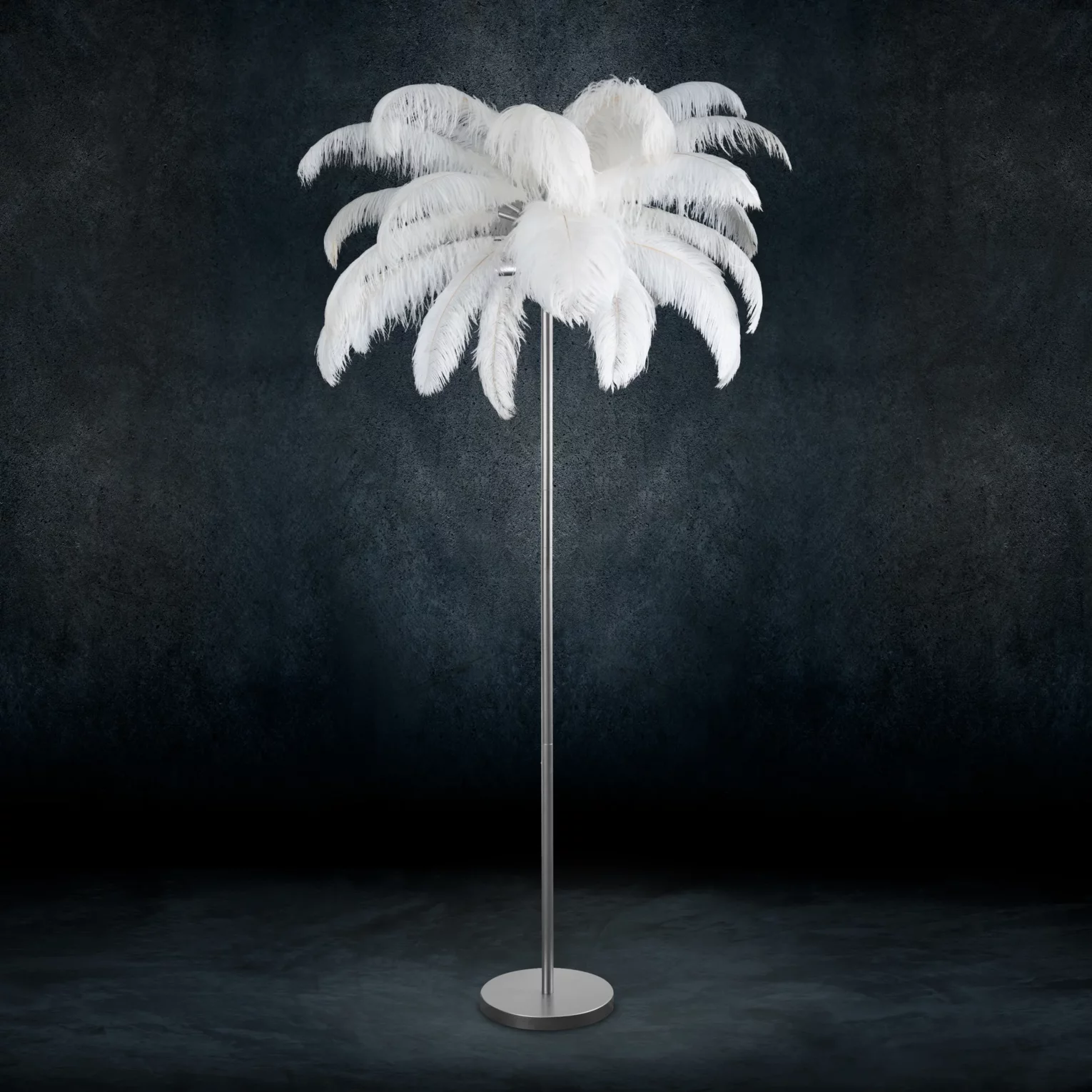 Lampa stojąca do salonu srebrno, biała na metalowej podstawie z efektownym abażurem z naturalnych strusich piór 95 x 95 x 180 cm FERI