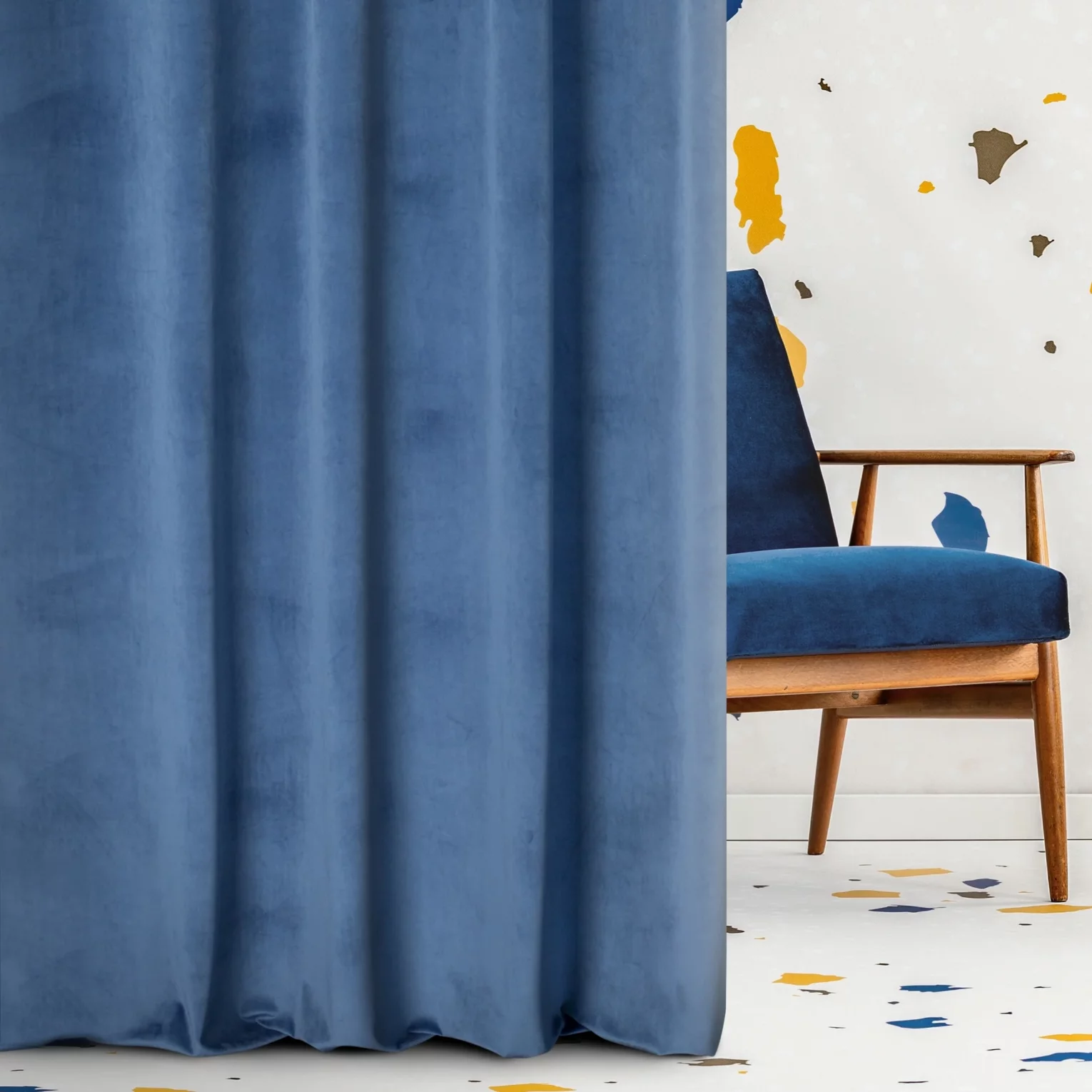 Zasłona szyta na taśmie 5 cm ciemnoniebieska z miękkiej półmatowej tkaniny welwetowej