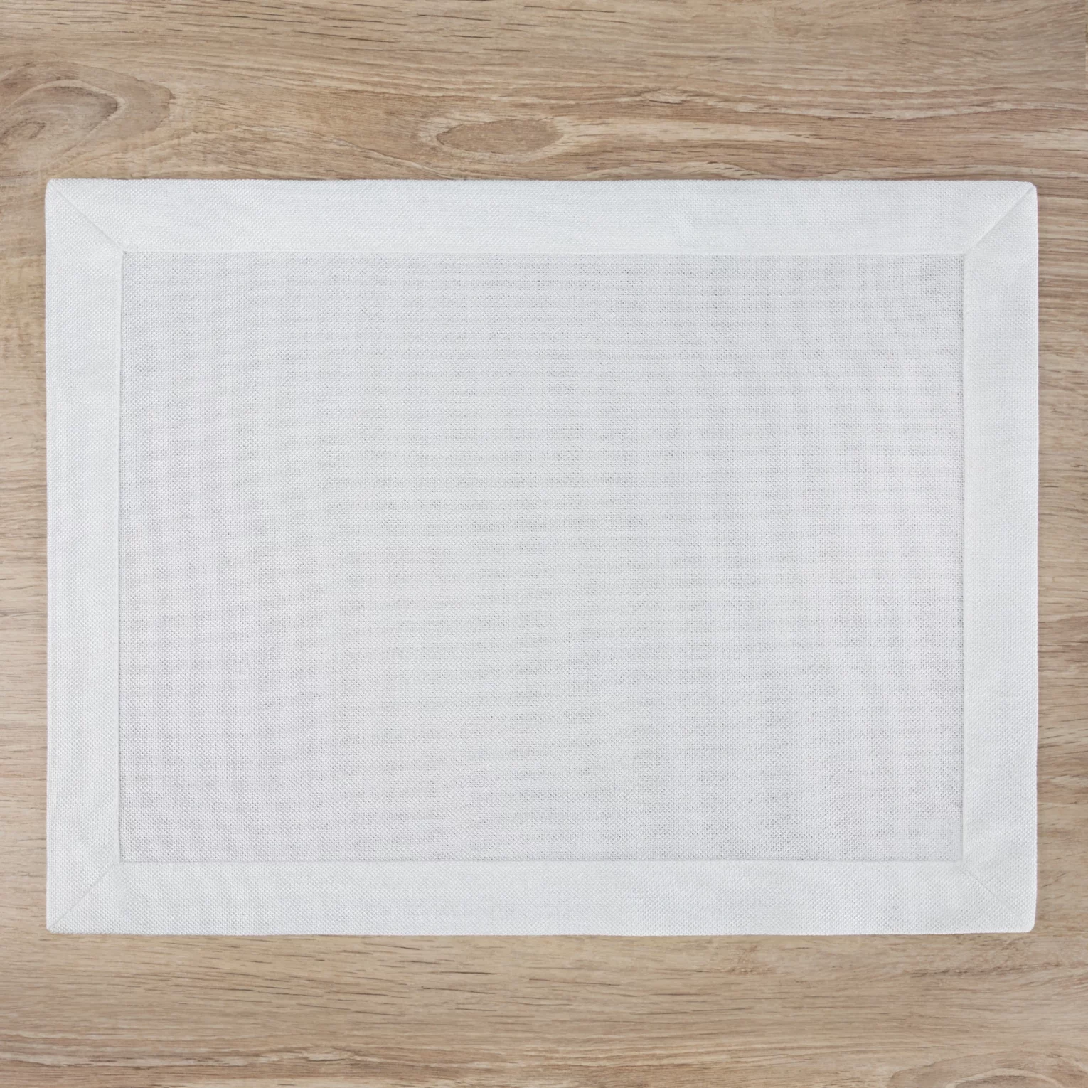 Zestaw 4 szt. podkładek na stół  30x40 cm białch zdobionych ozdobną kantą - ANABEL
