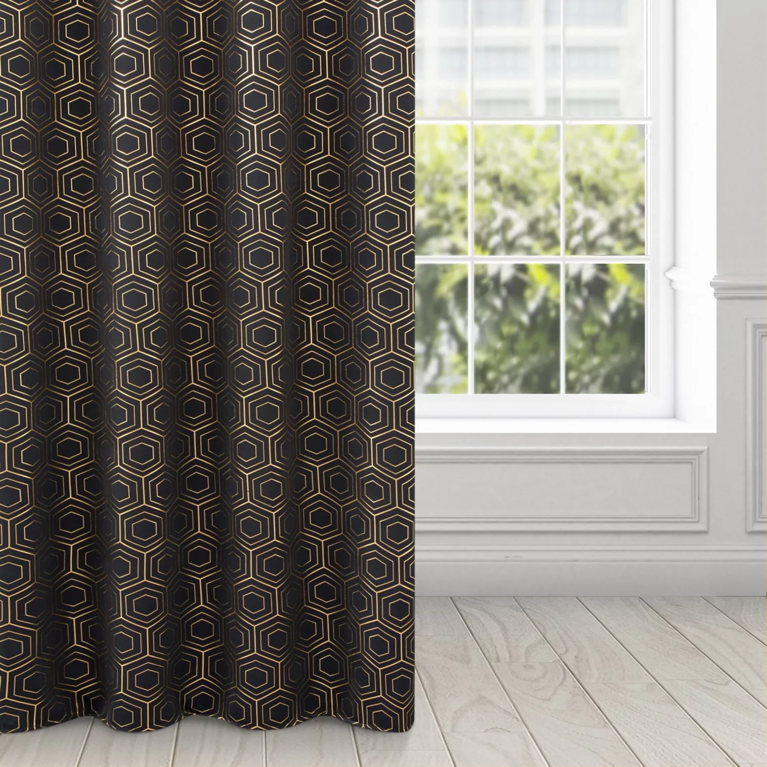Zasłona czarno, złota z geometrycznym wzorem 135x250 cm przelotka - KAJA