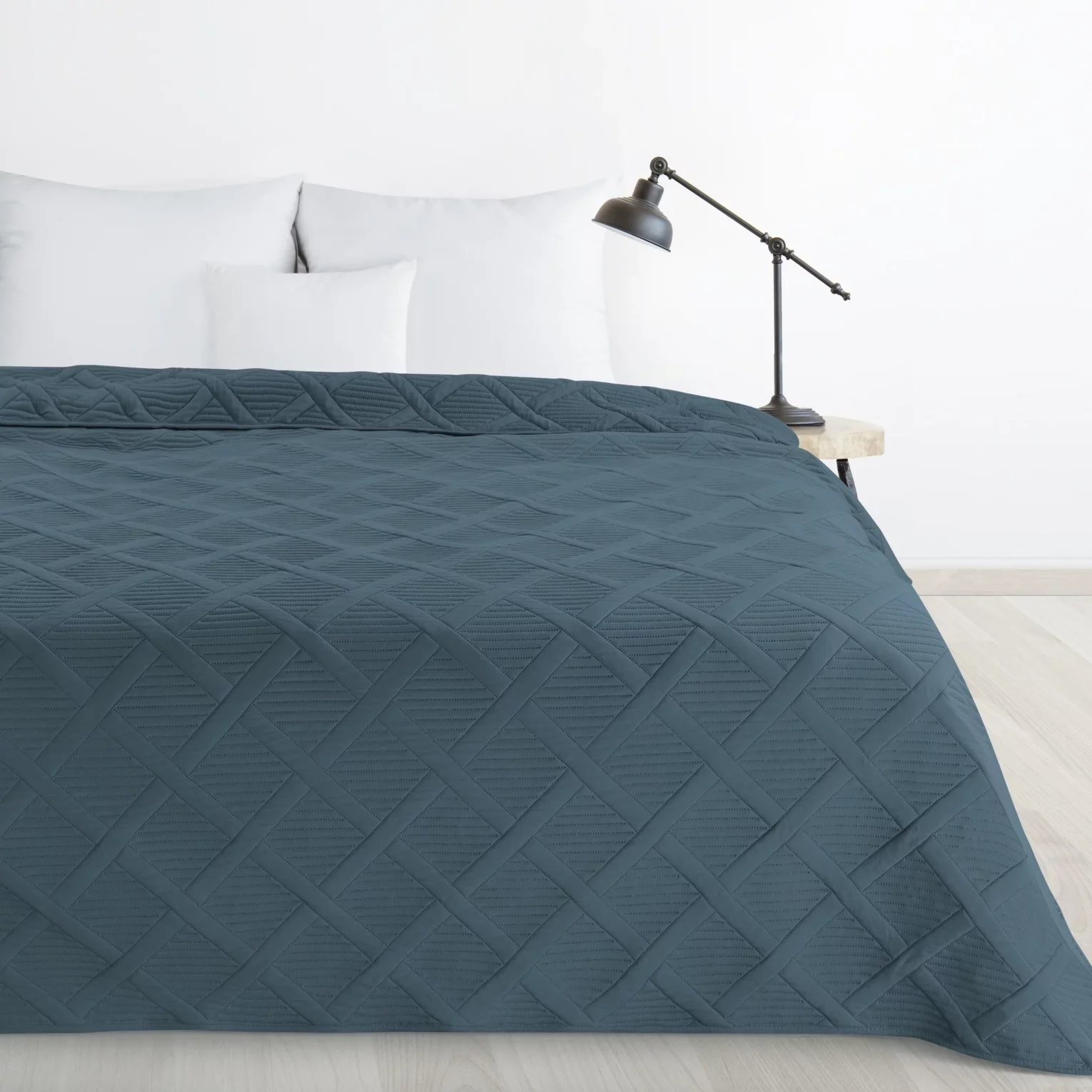 Narzuta turkusowa 170x210 cm z geometrycznym wzorem wykonana techniką hot press ALARA 5 Design 91