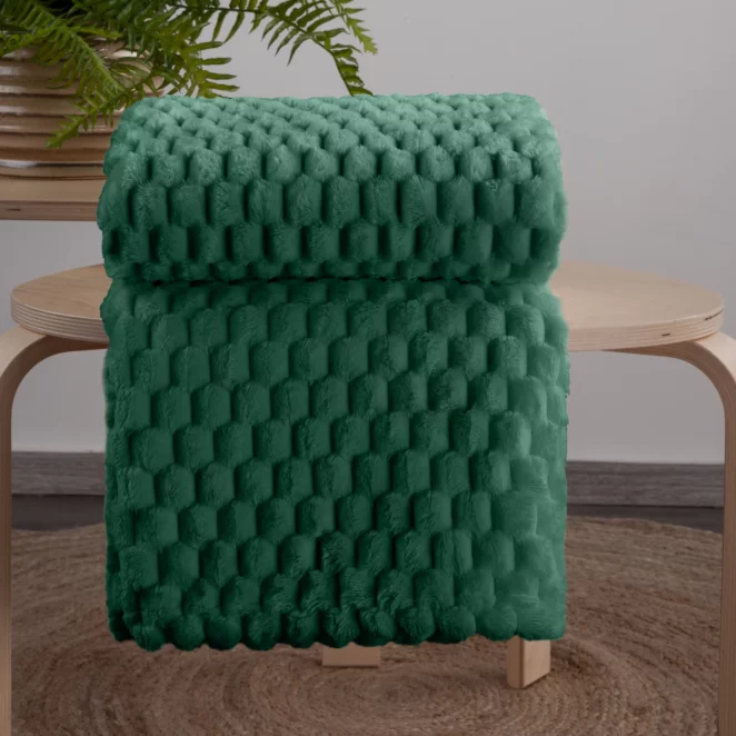 Koc 150x200 cm ciemnozielony bardzo miękki w dotyku z wytłaczanym wzorem 3D CINDY 6 Design 91