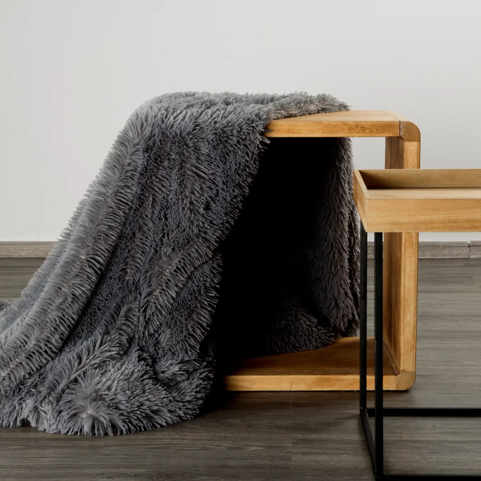 Koc o strukturze miękkiego futra 150x200 cm stalowy TIFANY 1 Design 91