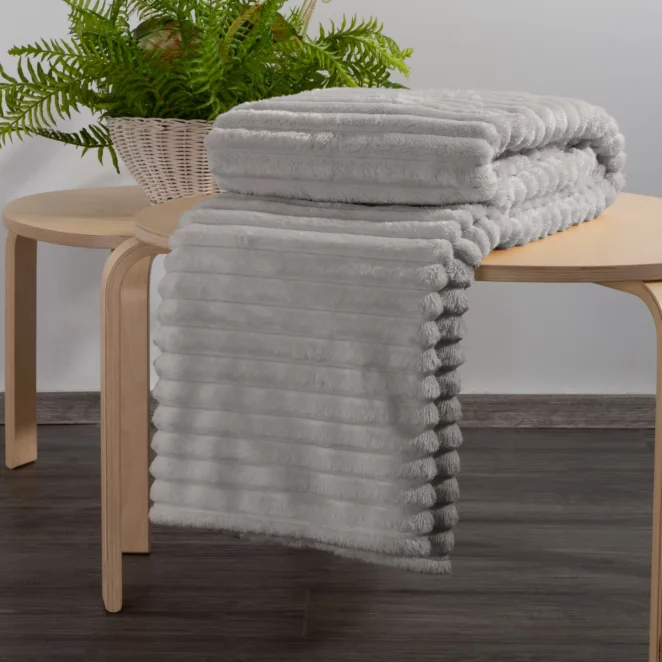 Koc flano 170x210 cm beżowy zdobiony wytłaczanym wzorem z efektem 3D SOFT Design 91