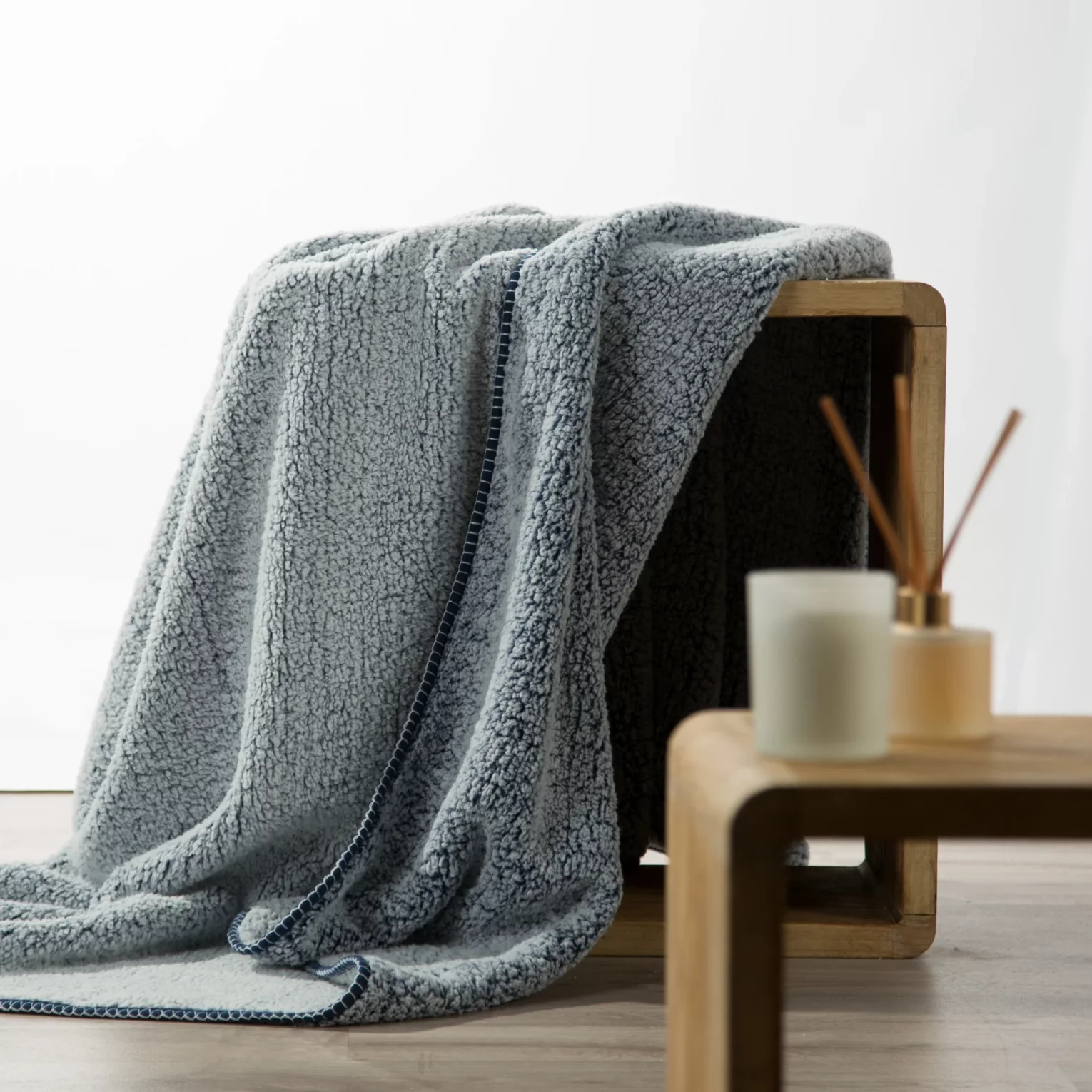 Koc bukla 150x200 cm granatowo, biały z miękkiej tkaniny KOALA Eurofirany Premium