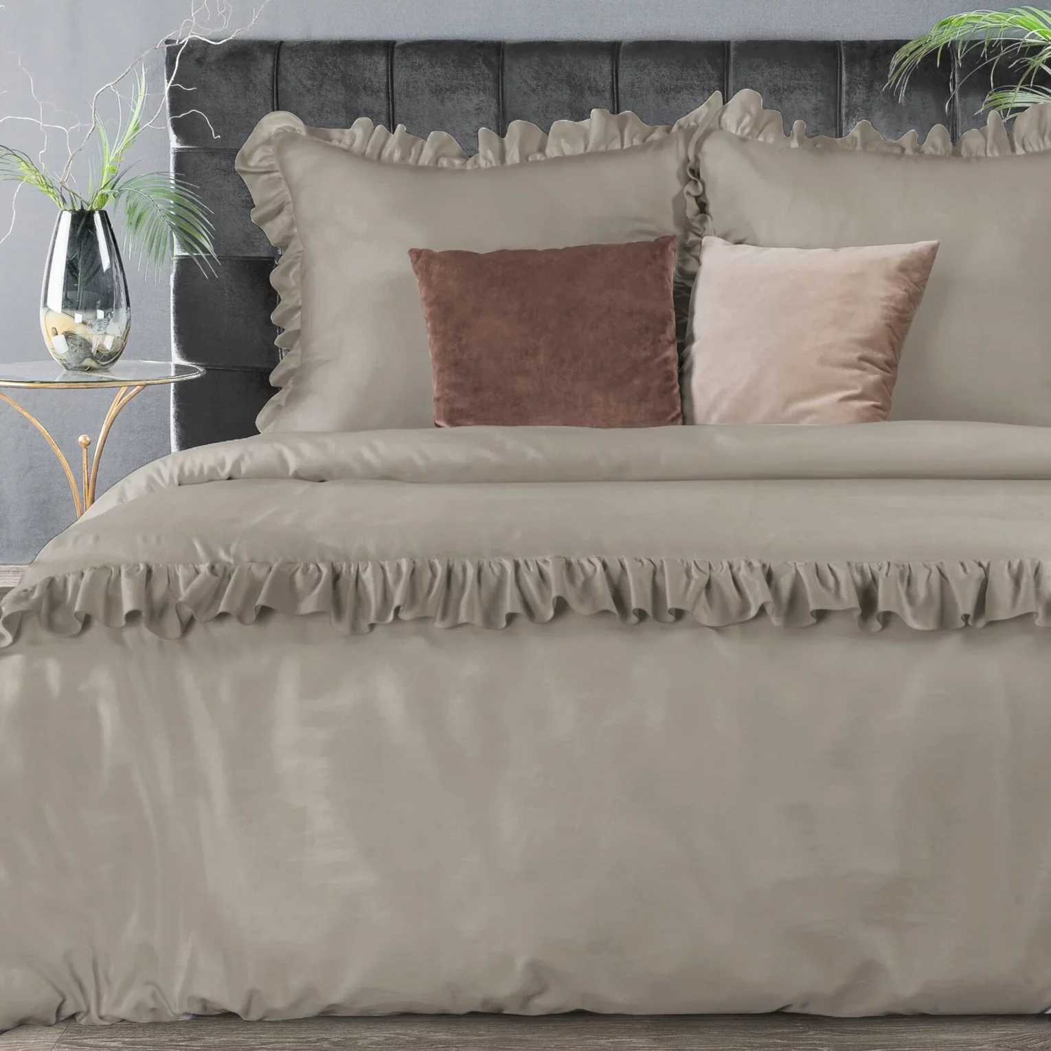 Pościel bawełniana 160x200 cm komplet 3 częściowy kolor jasnobrązowy z subtelną falbanką styl romantyczny VENUS Eurofirany Premium