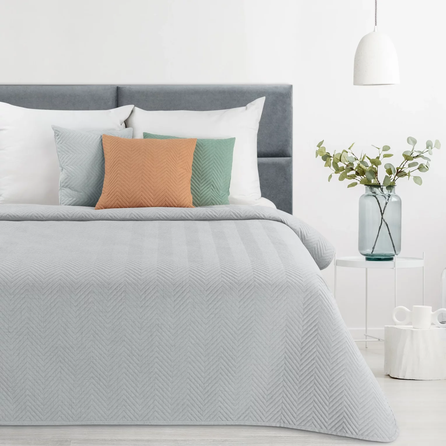Narzuta z tkaniny o strukturze lnu srebrna 200x220 cm pikowana w wzór jodełki LEN 3 Eurofirany Premium
