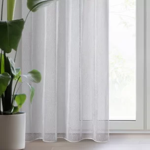Firana biało, srebrna o strukturze siatki z efektem bukli z błyszczącą nicią 140x260 cm przelotka MAJA