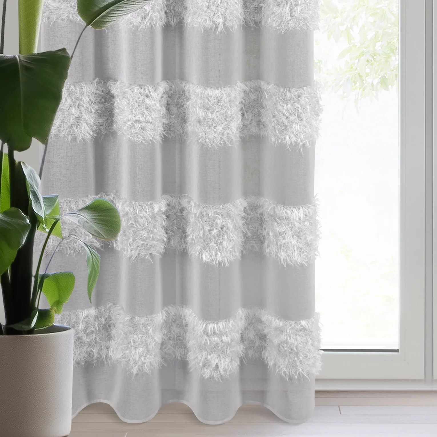 Firana srebrna z etaminy zdobiona moherową nicią 140x250 cm przelotka