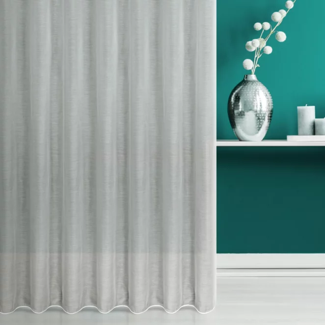 Firana szyta na flexach MAXIMA kremowa z miękkiej batystowej tkaniny o delikatnym połysku, wykończona obciążnikiem Italissima Eva Minge