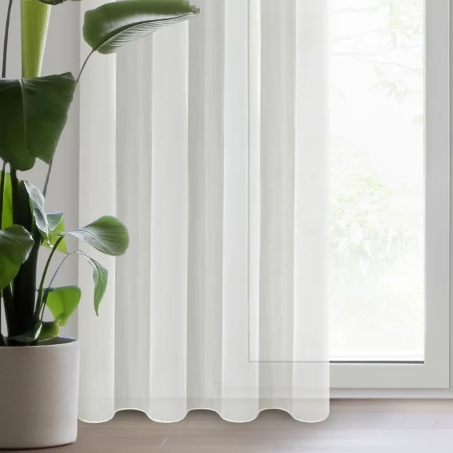 Firana kremowa z gładkiego mlecznego woalu wykończona szwem obciążającym VIOLET 400x220 cm taśma