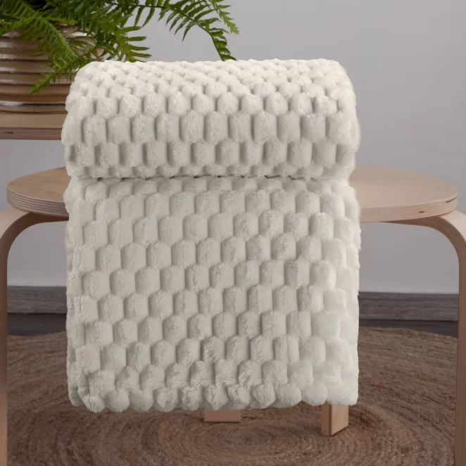 Koc 150x200 cm beżowy bardzo miękki w dotyku z wytłaczanym wzorem 3D CINDY 6 Design 91