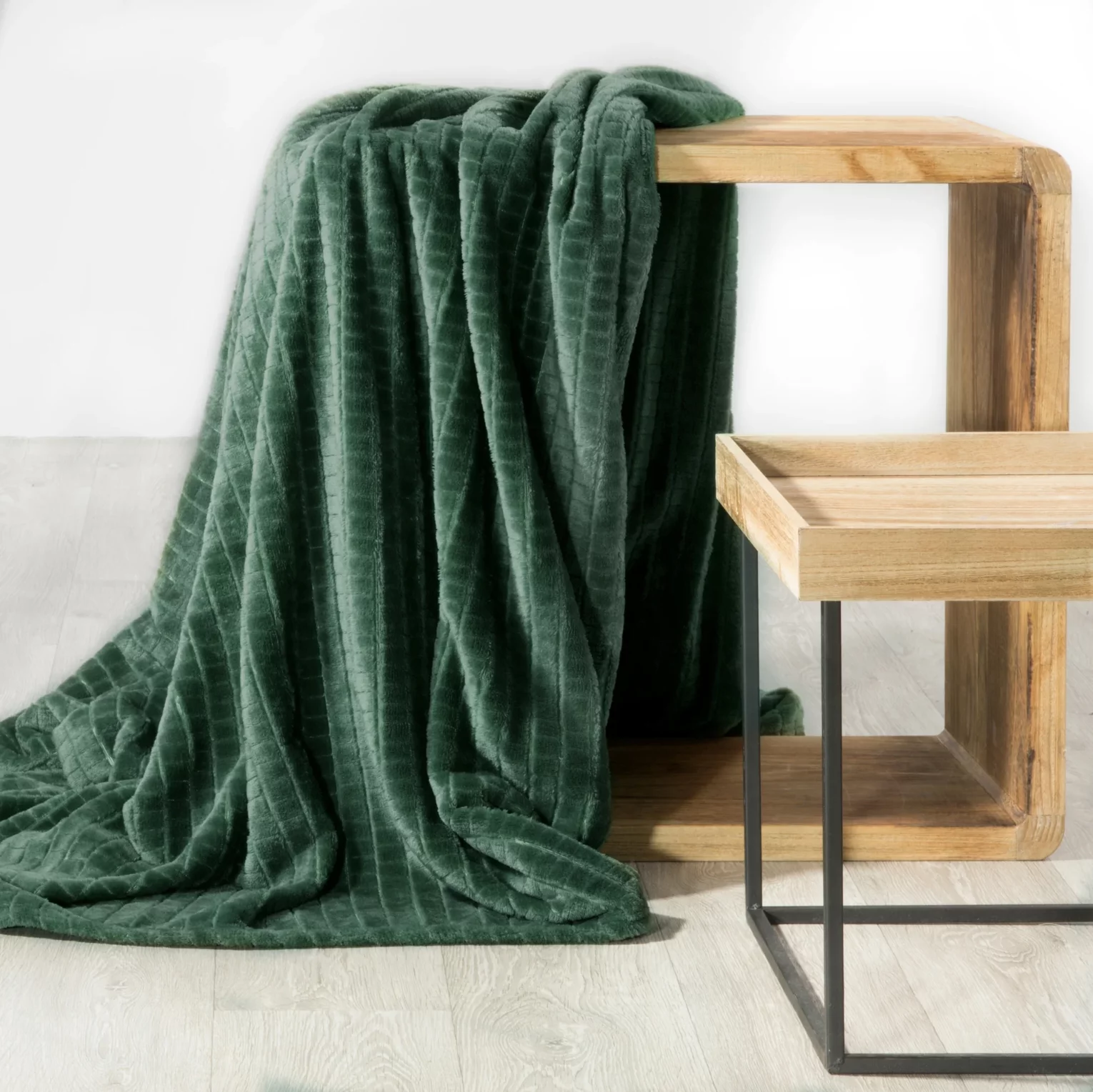 Koc 170x210 cm ciemnozielony miękki w dotyku z wytłaczanym wzorem w kosteczkę CINDY 2 Design 91