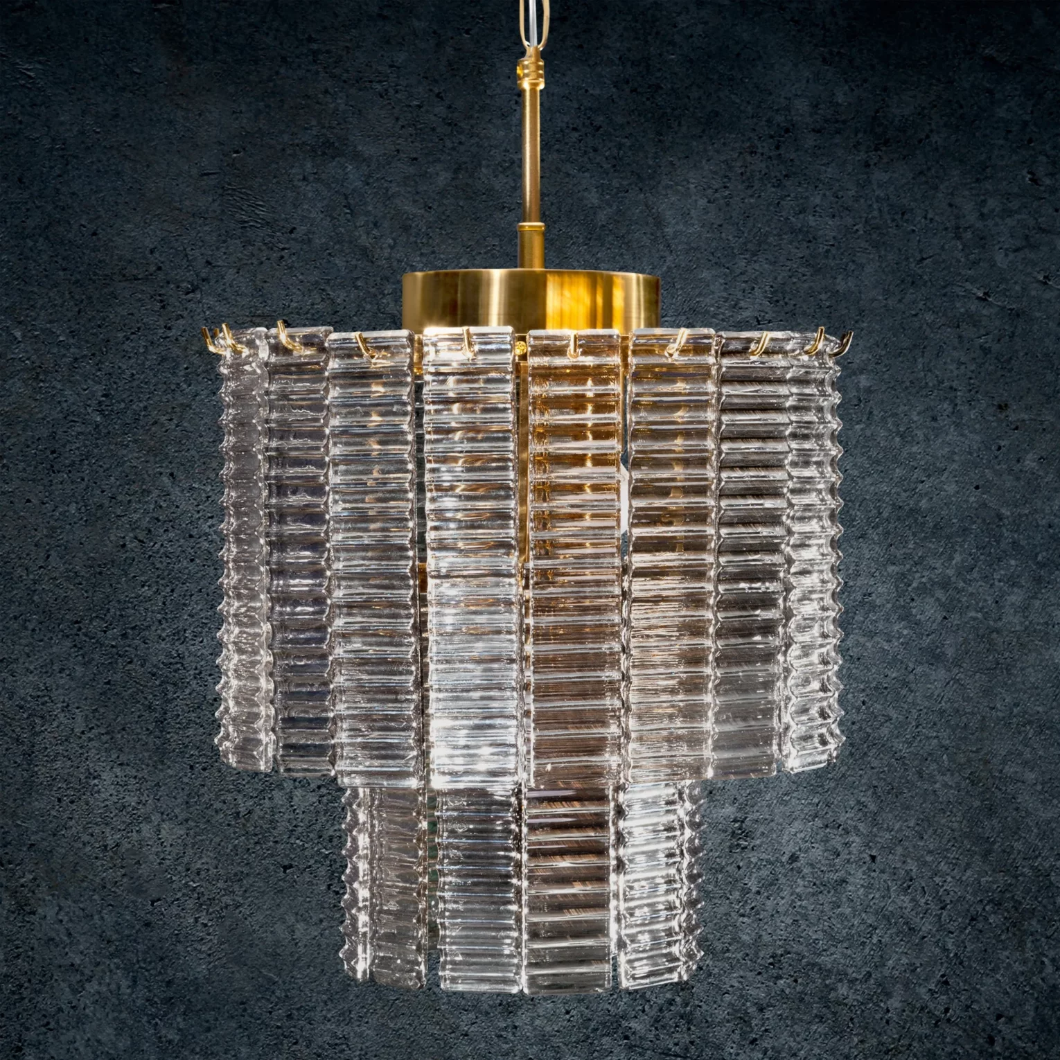 Lampa wisząca do salonu złota  z prostokątnymi szklanymi eleganckimi zawieszkami 32 x 40 cm DALIA