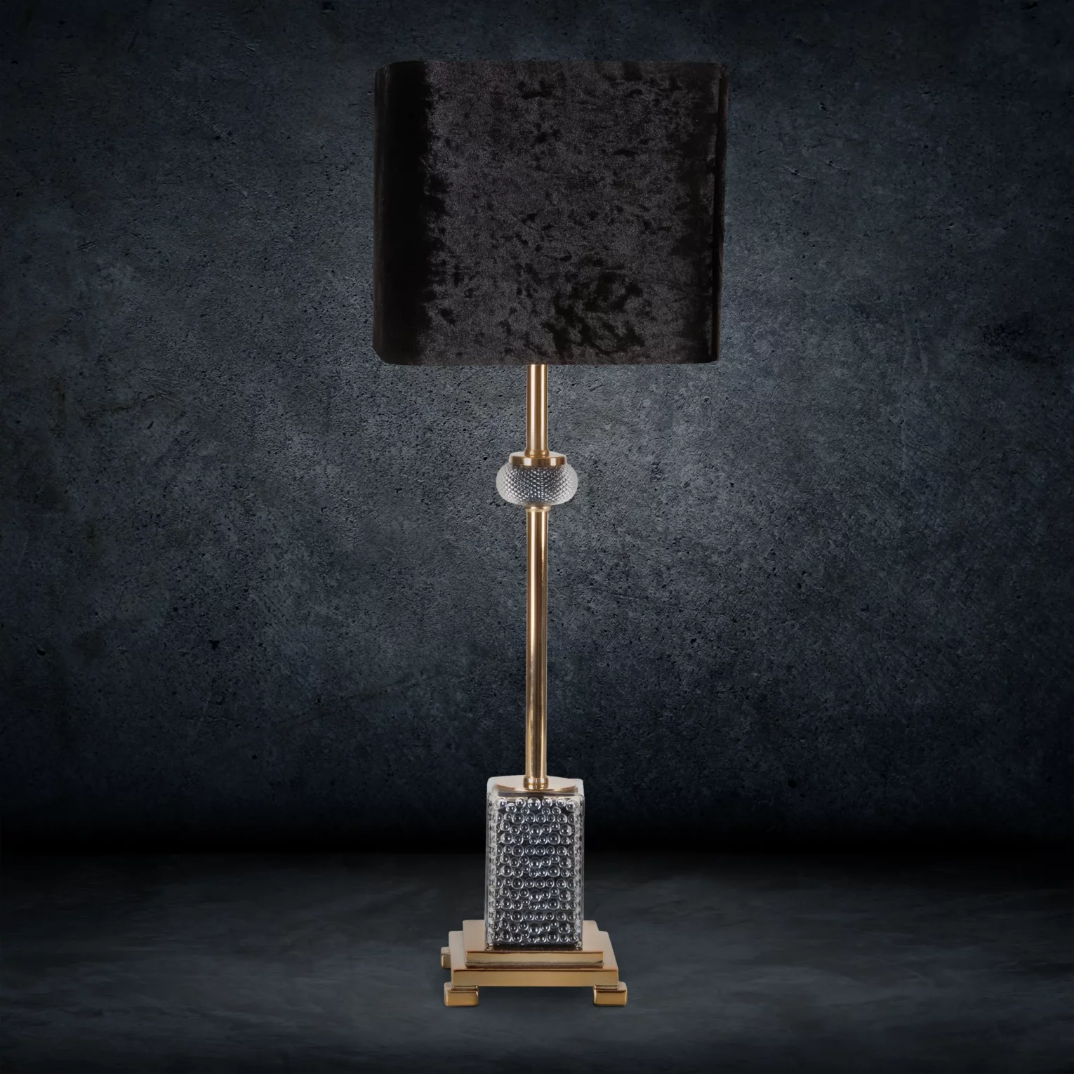 Lampa stołowa do salonu czarno, złota z podstawą z żywicy poliestrowej wykończona welwetowym abażurem 23 x 66 cm NELI