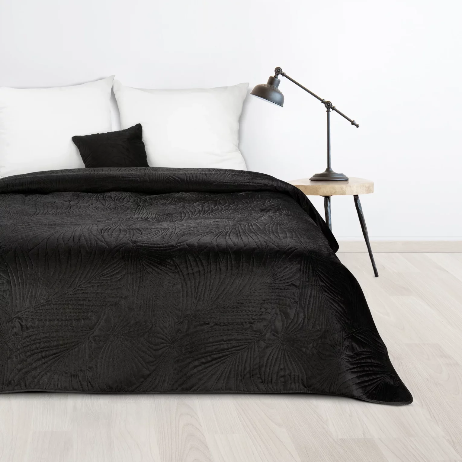 Narzuta welwetowa czarna 170x210 cm pikowana metodą hot press we wzór liści palmy LUIZ Design 91