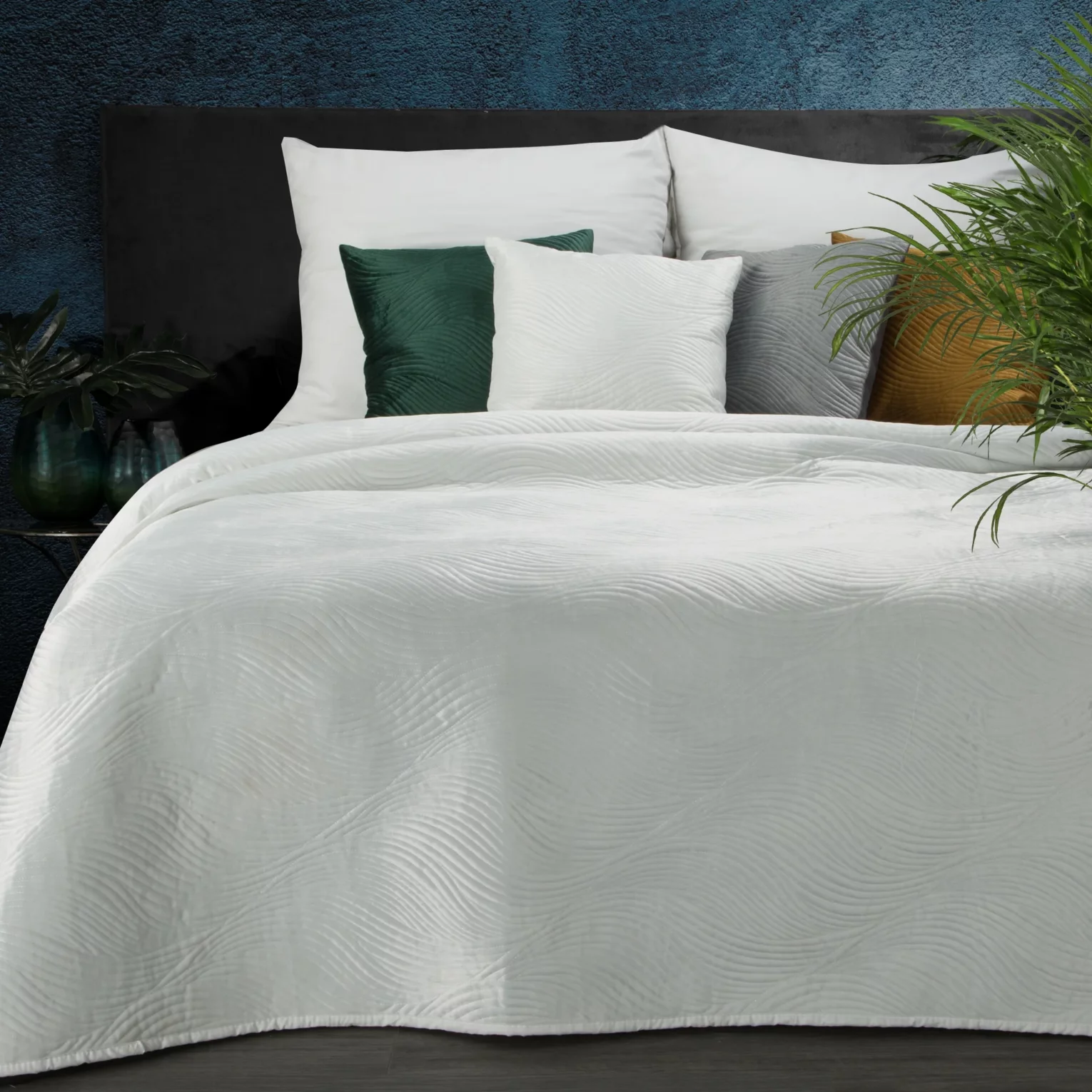 Narzuta welwetowa biała 170x210 cm pikowana RIA 5 EUROFIRANY PREMIUM