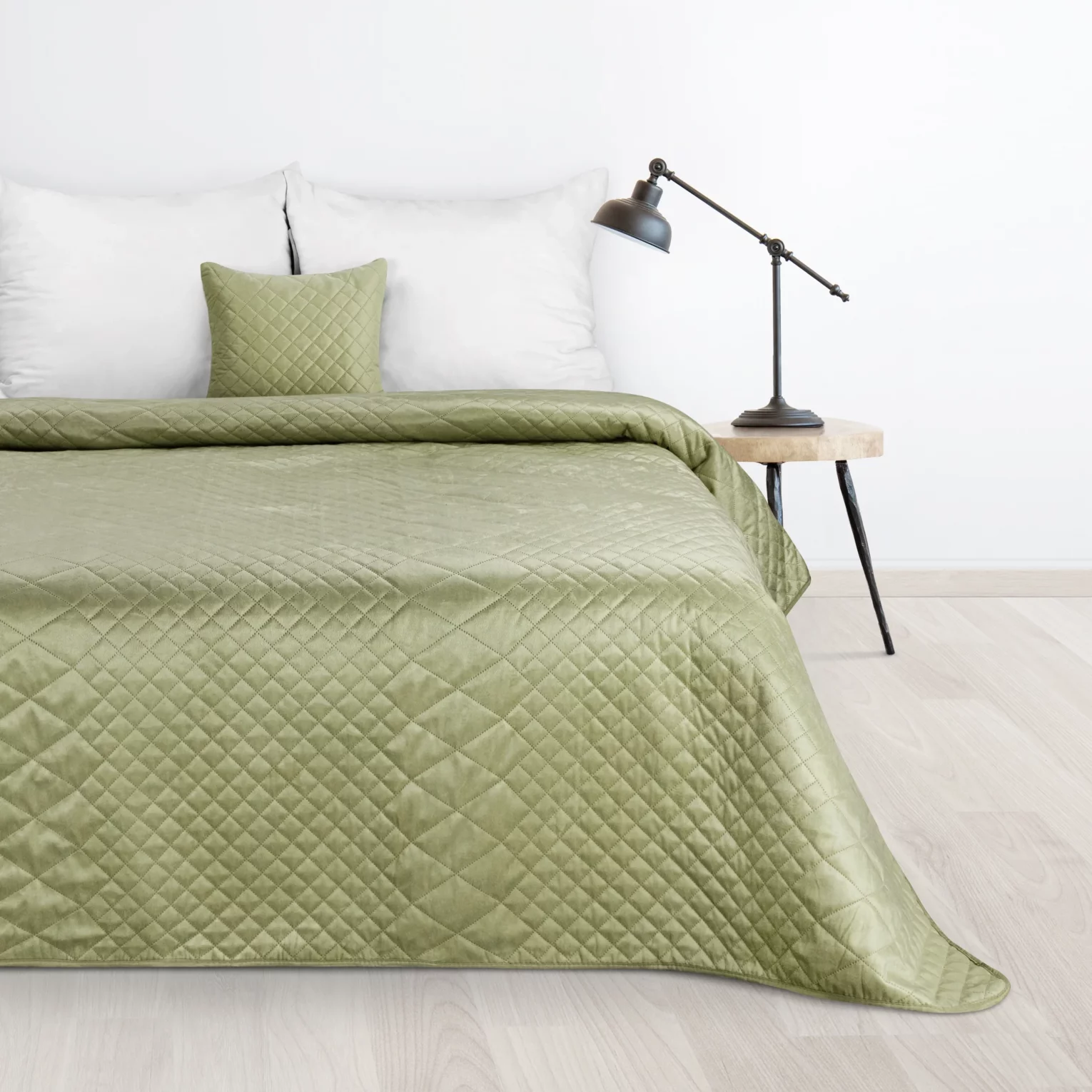 Narzuta welwetowa jasnozielona 170x210 cm pikowana metodą hot press w geometryczny wzór LUIZ 3 Design 91