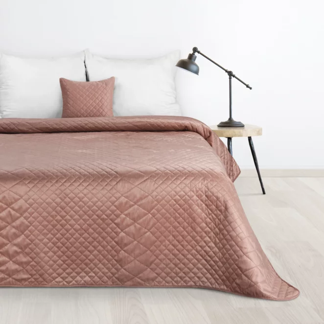 Narzuta welwetowa różowa 170x210 cm pikowana metodą hot press w geometryczny wzór LUIZ 3 Design 91