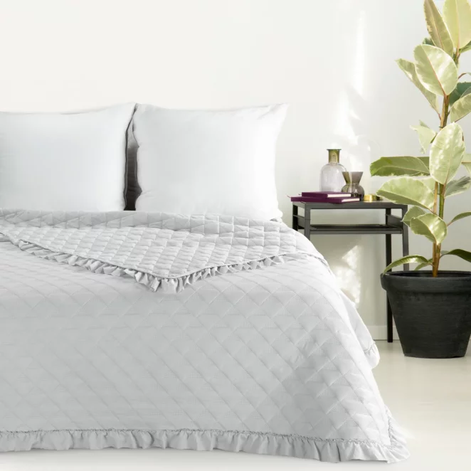 Narzuta srebrna 170x210 cm obszyta falbaną pikowana techniką hot press VANESA Eurofirany Classic