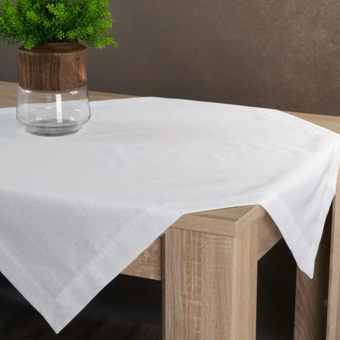Bieżnik na stół biały 85x85 cm ELIZA zdobiony srebrną błyszczącą nicią z elegancką listwą
