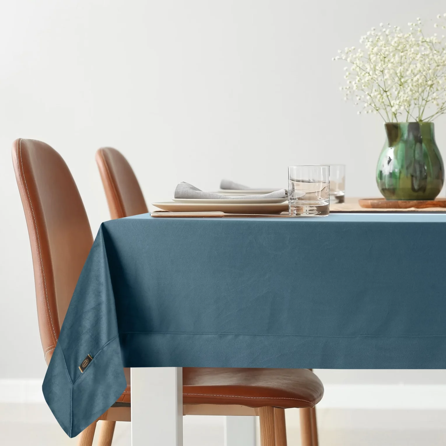 Obrus granatowy 145x260 cm welwetowy VELVET z ozdobną listwą