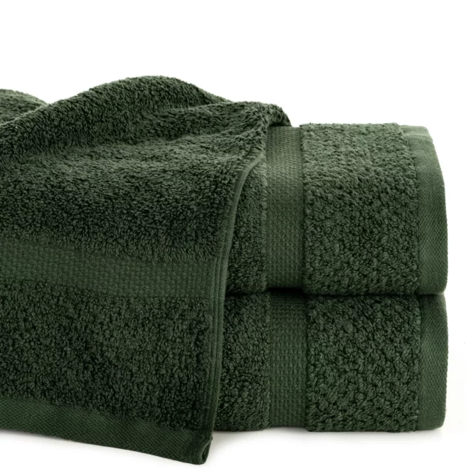 Ręcznik kąpielowy 50x90 cm bawełniany kolor ciemnozielony podkreślony ryżową bordiurą 530 g/m2 VILIA