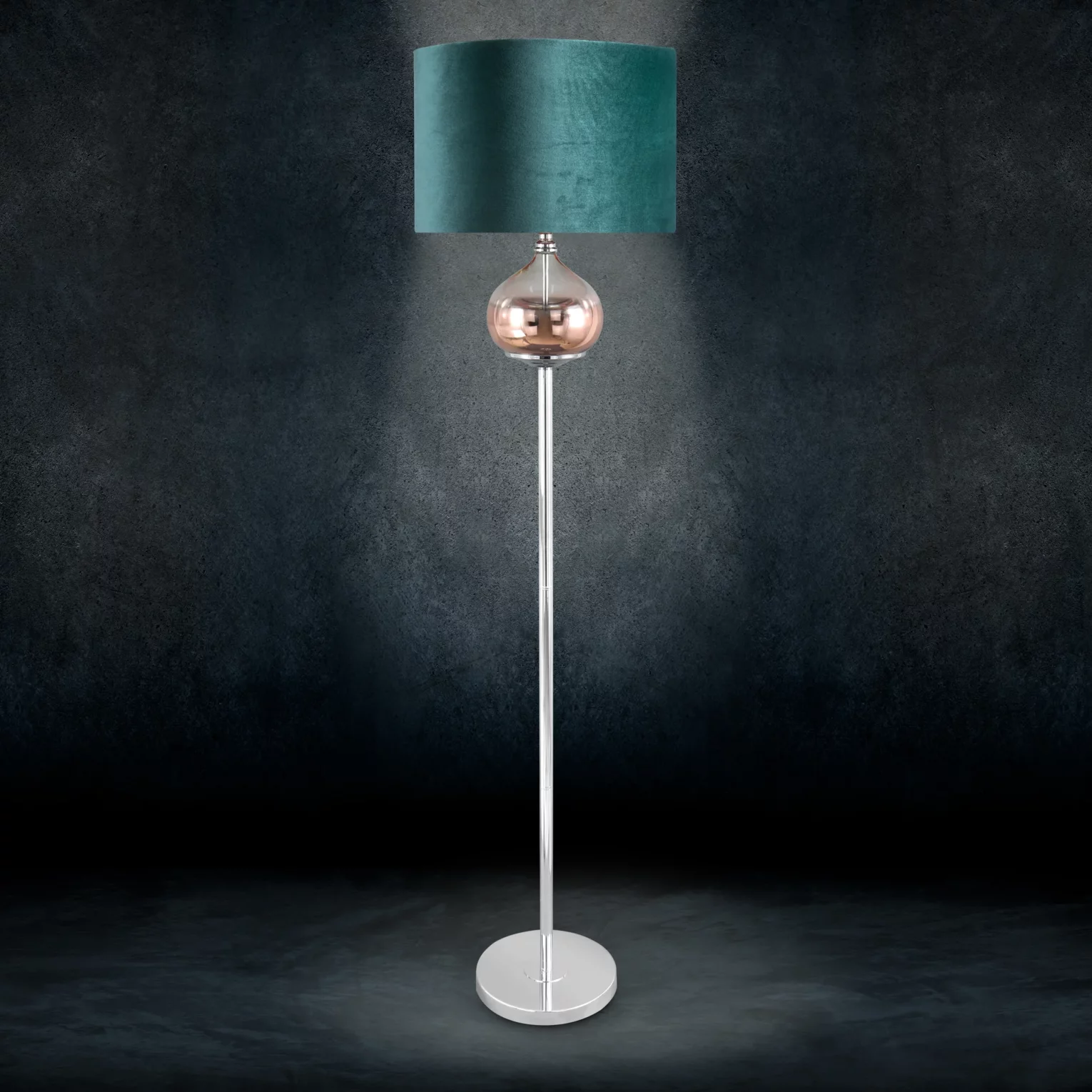 Lampa stojąca do salonu szałwiowo, miedziana na metalowej podstawie z szklaną kula z welwetowym abażurem 43 x 157 cm SALVIA LIMITED COLLECTION