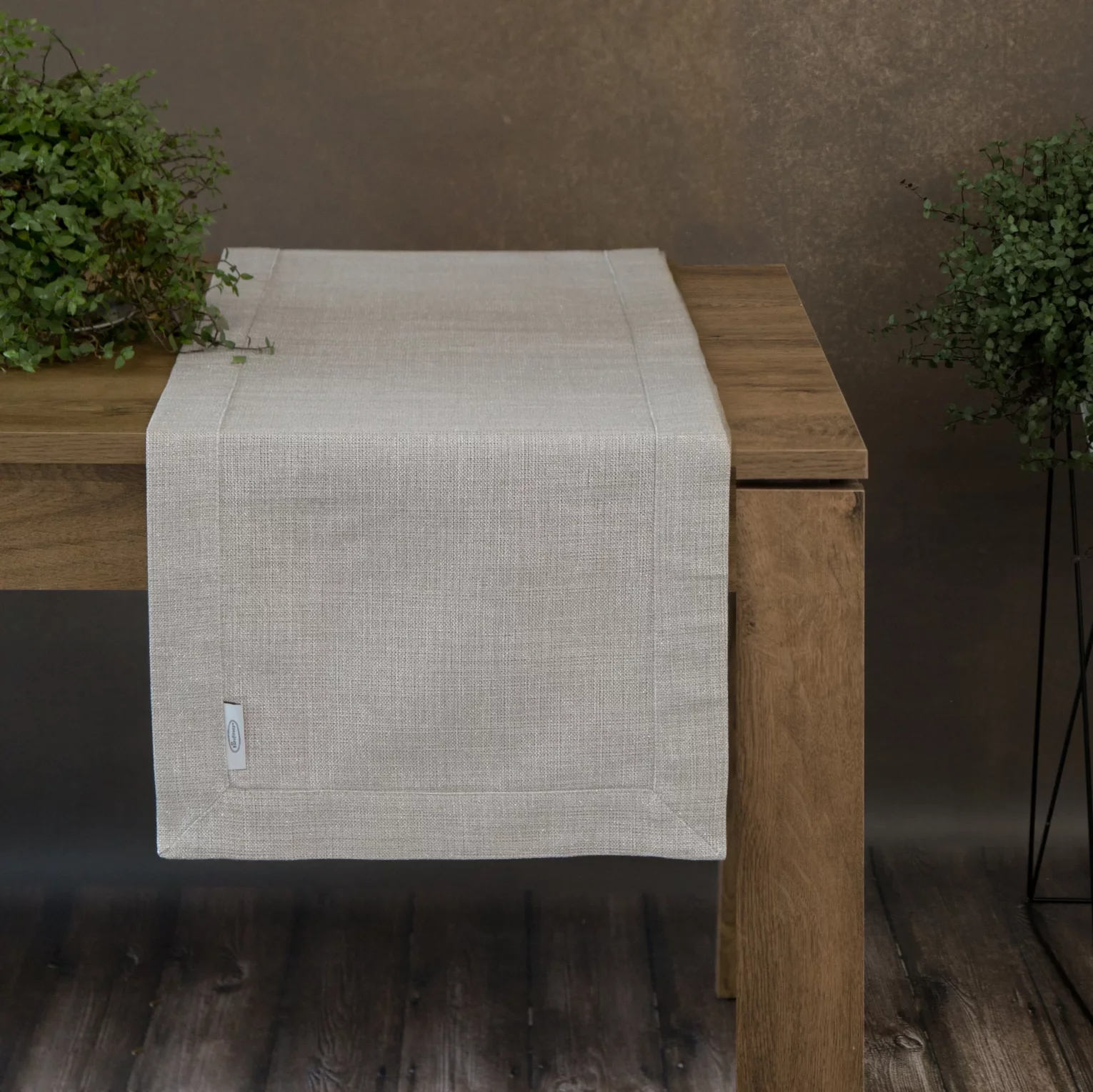 Bieżnik na stół srebrny 40x140 cm z tkaniny przypominającej płótno STELLA 2 z podwójną listwą na brzegach