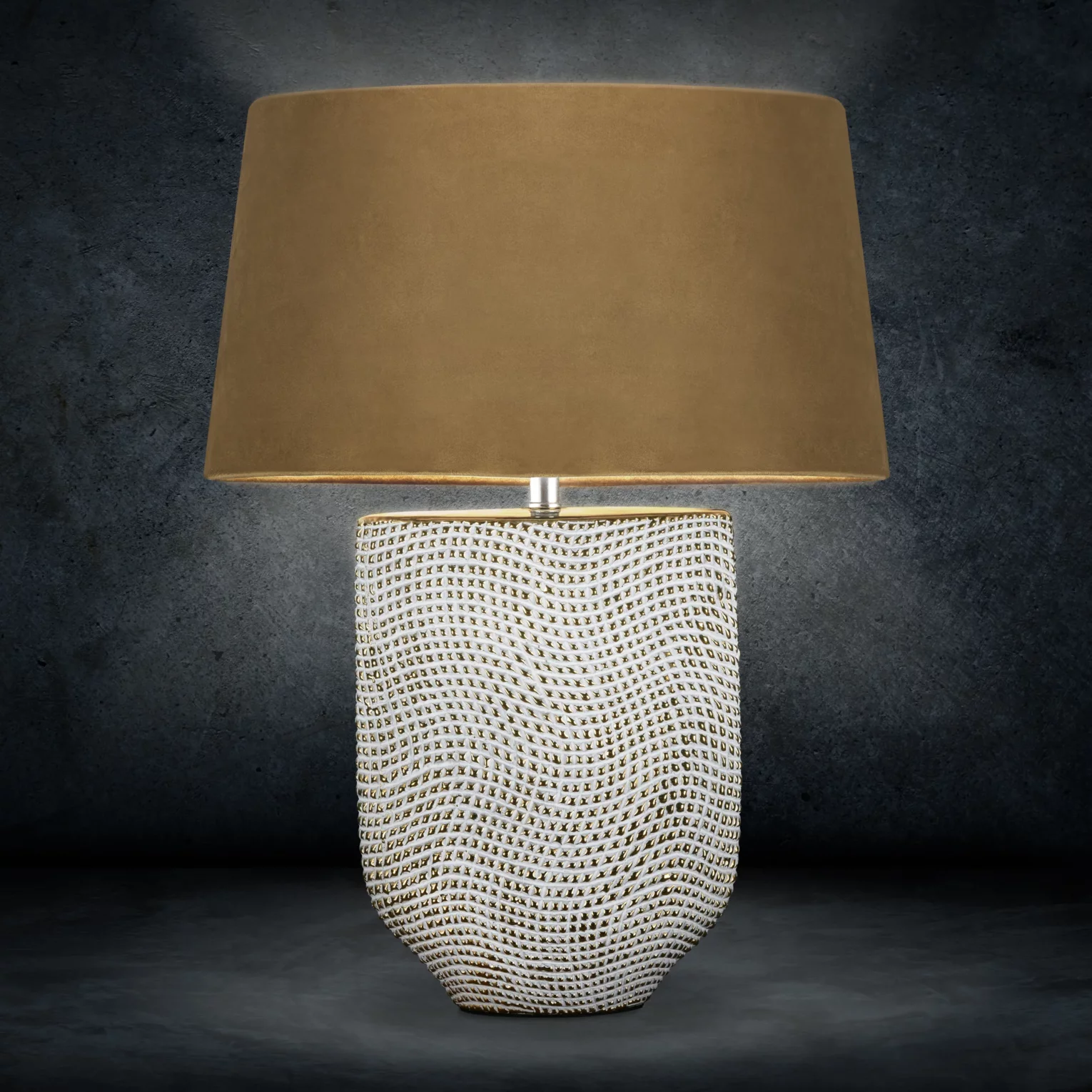 Lampka ceramiczna stołowa biało-złota  z abażurem z matowej tkaniny 21x9x52 cm VERDA