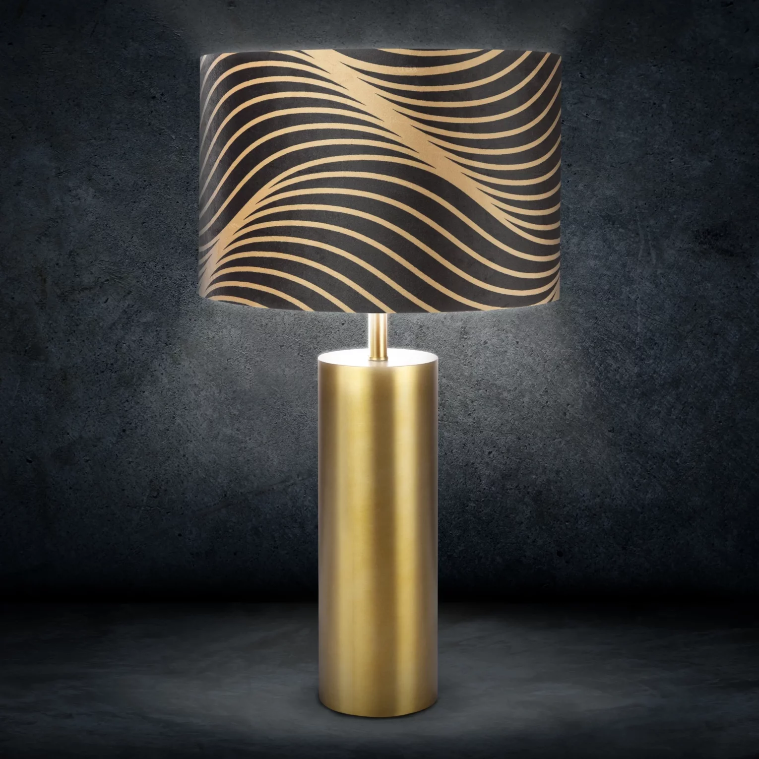LIMITED COLLECTION Lampa stołowa VICTORIA 3 z podstawą łączącą metal i welwetowy abażur