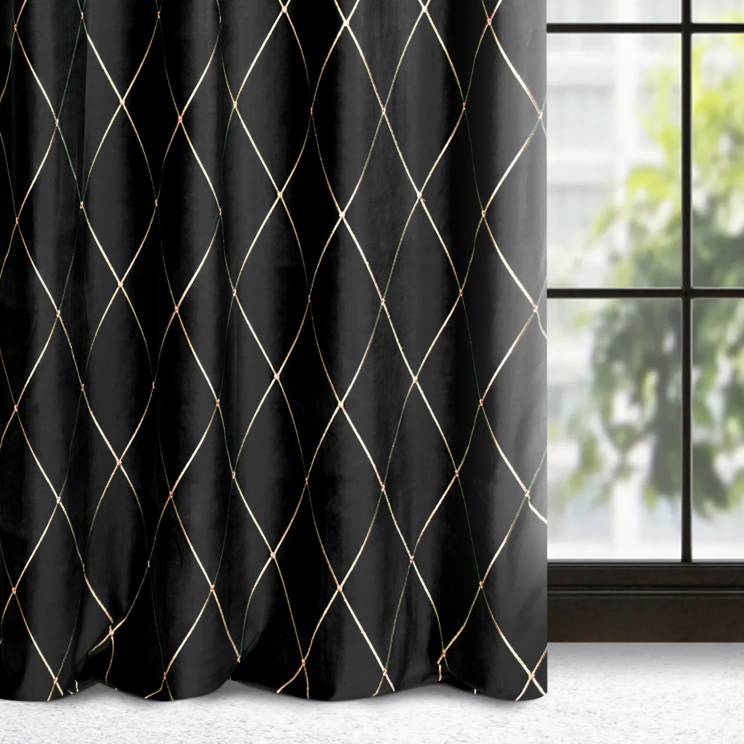 Zasłona welwetowa czarno, złota haftowana w duże karo 140x250 cm przelotka - MARGO - Pierre Cardin