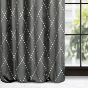 Zasłona welwetowa szaro, srebrna haftowana w duże karo 140x250 cm przelotka - MARGO - Pierre Cardin